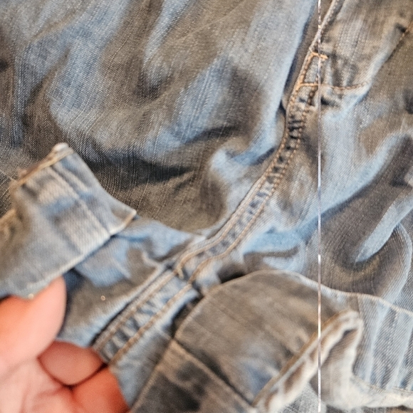 Guess Size 24 Denim Shorts - Picture 13 of 14